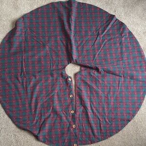 Plaid Button-Down Tree Skirt